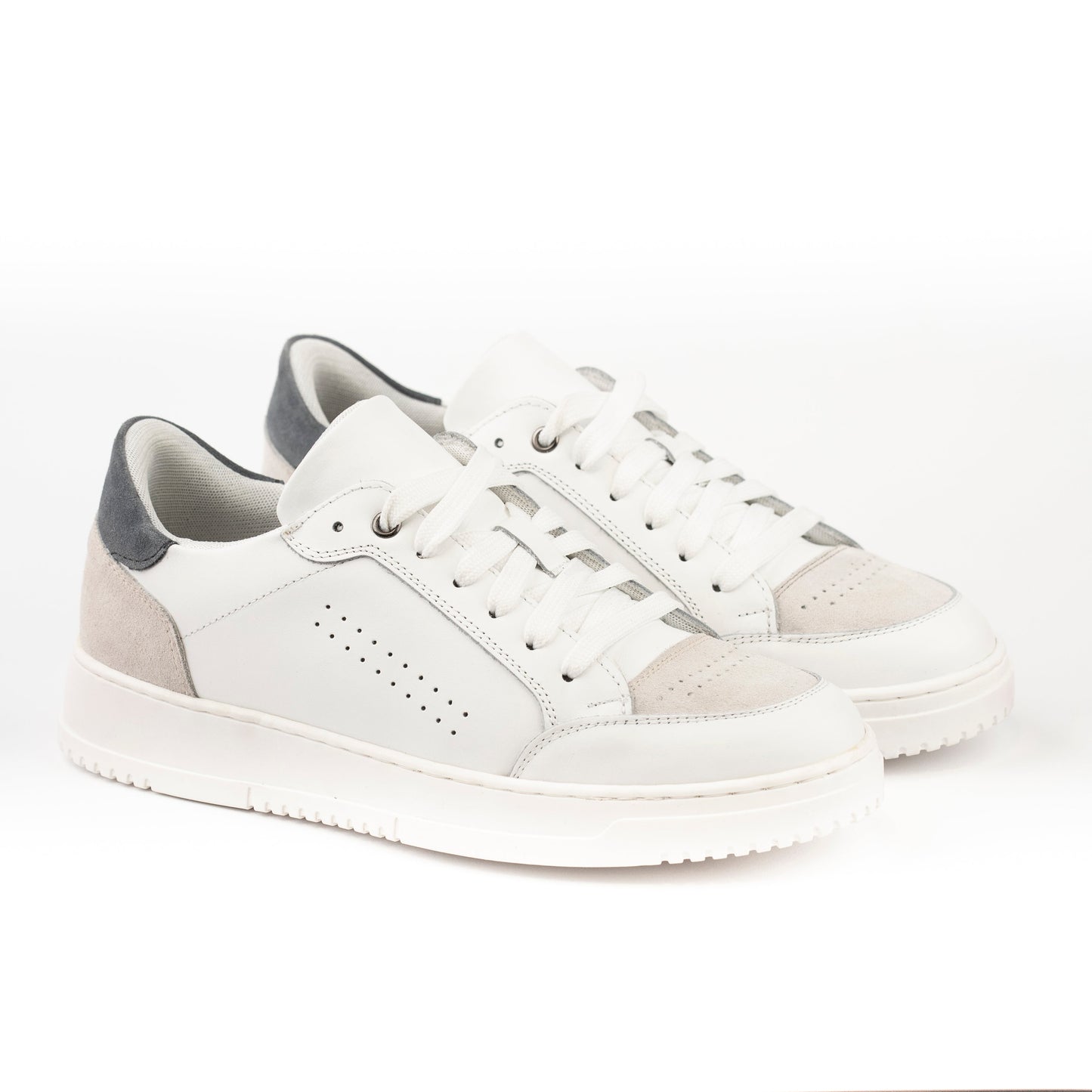 Sneakers Basket
