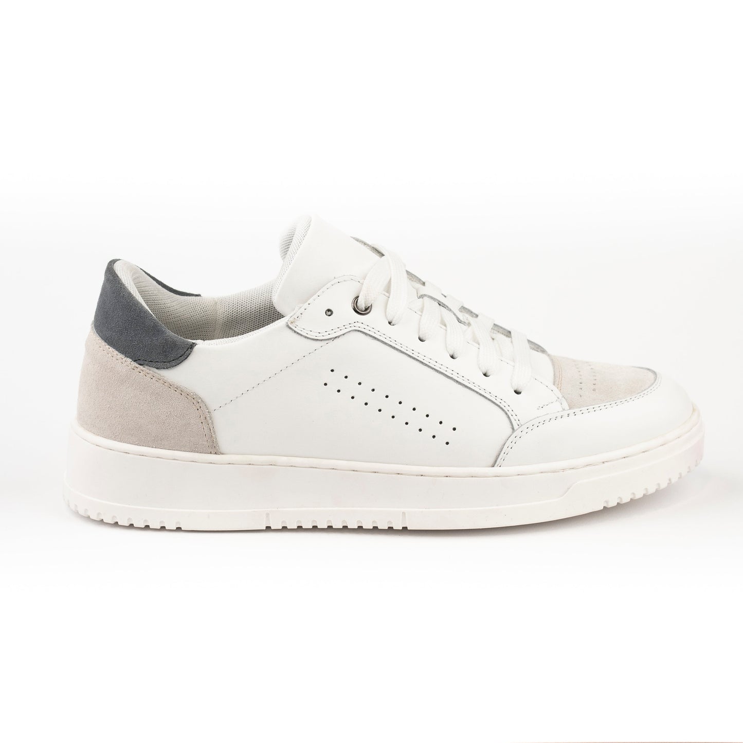Sneakers Basket